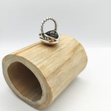 Carica l'immagine nel visualizzatore di Gallery, Anello C6