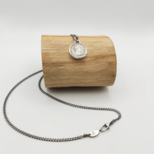 Load image into Gallery viewer, Pendente con moneta di Marco Aurelio per Chris