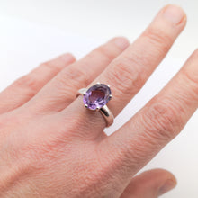 Carica l'immagine nel visualizzatore di Gallery, Anello con ametista di Elena
